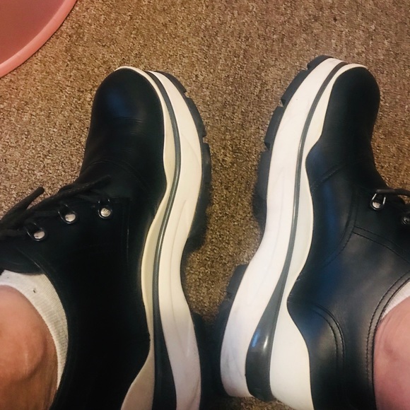 Authentic louis vuitton shoes - Picture 1 of 14